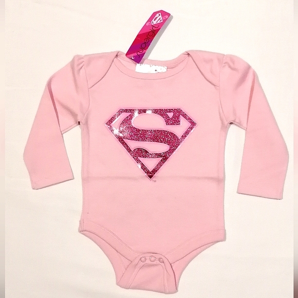 🔥SALE🔥 Supergirl DC Comics Baby Girl's Sparkly Onesie NWT Size 3-6 Months - Picture 1 of 6